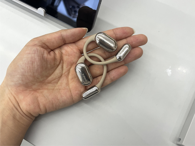 샤오미의 신작 이어폰 ‘오픈웨어 스테레오 프로’ [차민주 기자/chami@]