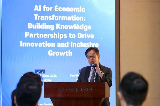 조동철 한국개발연구원(KDI) 원장이 25일 웨스틴 조선 서울에서 열린 2025 글로벌 포럼에서 개회사를 하고 있다.(사진 : KDI 제공) 2025.9.25. *재판매 및 DB 금지