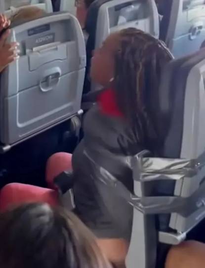 덕트 테이프에 묶인 케티 J. 딜론 [더 선 캡처]