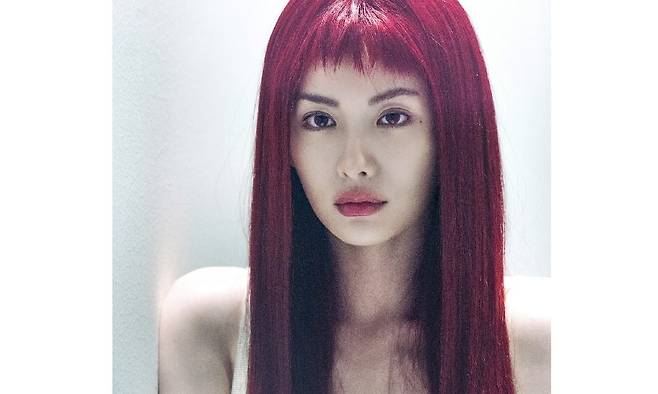 나나가 첫 번째 솔로 앨범 ‘Seventh Heaven 16’으로 돌아온다. 나나 SNS 캡처