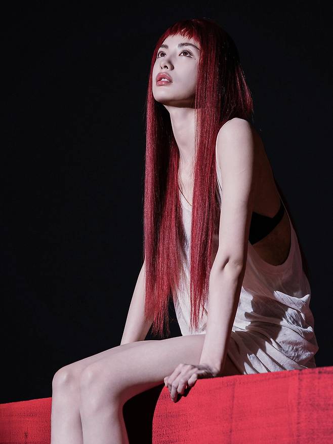 나나가 프로듀싱과 작사에도 참여했다고 알려져 기대감을 더한다. 나나 SNS 캡처