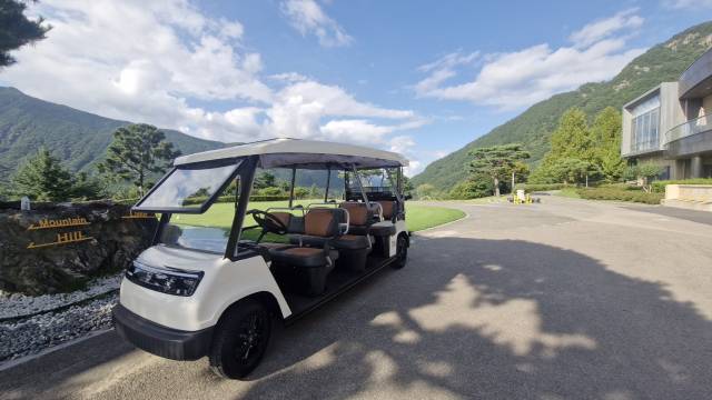 경남 합천 아델스코트CC에서 운영 중인 보급형 리무진 카트. 사진 제공=아델스코트CC