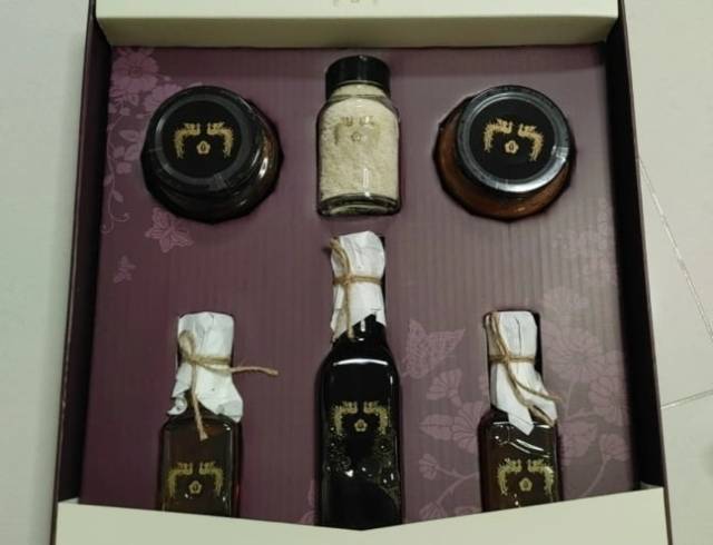 윤석열 전 대통령의 추석 선물. SNS 갈무리