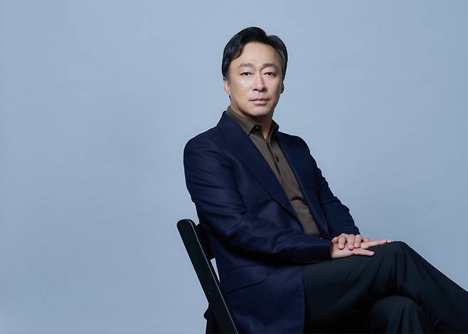 ‘어쩔수가없다’에서 일부 노출연기를 감행하며 조역 ‘범모’로 활약한 이성민이 박찬욱 감독을 ‘면도날처럼 날카로운 연출자’라 묘사했다. 사진제공 | CJ ENM