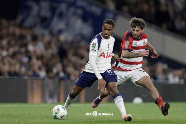 경기에 집중하는 윌슨 오도베르(왼쪽). /AFPBBNews=뉴스1