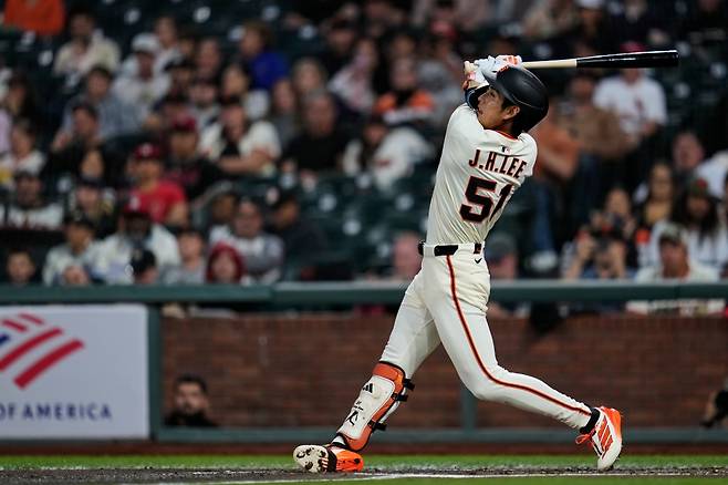 샌프란시스코 자이언츠 외야수 이정후가 25일 미국 캘리포니아주 샌프란시스코의 오라클파크에서 열린 2025 미국 메이저리그(MLB) 세인트루이스 카디널스와의 홈경기에 6번타자 겸 중견수로 선발 출전해 4타수 1안타를 기록했다. AP 연합뉴스