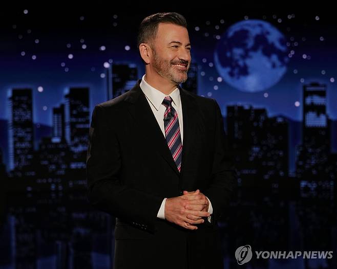 지난 23일 방송 복귀한 지미 키멀  [Randy Holmes/Disney via AP=연합뉴스. 재판매 및 DB 금지]