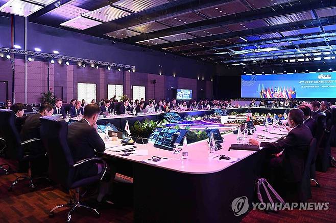 제4차 역내포괄적경제동반자협정 장관회의 (서울=연합뉴스) 여한구 산업통상자원부 통상교섭본부장이 25일(현지시간) 말레이시아 쿠알라룸푸르 국제컨벤션센터에서 열린 제4차 역내포괄적경제동반자협정(RCEP) 장관회의에서 발언하고 있다. 2025.9.25 
[산업통상자원부 제공. 재판매 및 DB 금지] photo@yna.co.kr