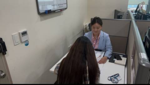 성혜진 사례관리자가 환자와 상담하고 있다.