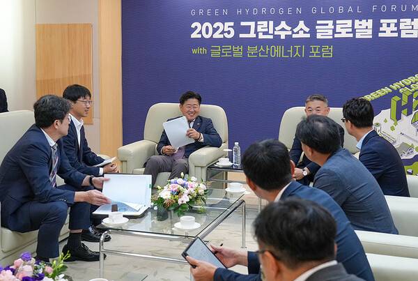 한국남부발전 김준동 사장과 만난 오영훈 지사.