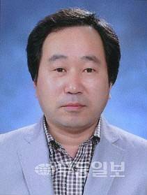 신현출 전남대학교 수산해양대학 해양융합과학과 교수(해양저서생태학, 갯벌생태학 전공)