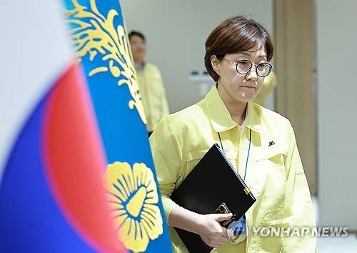 김현지 대통령실 총무비서관이 지난달 18일 서울 용산 대통령실 청사에서 이재명 대통령 주재로 열린 을지 국무회의에 배석하고 있다. 〈사진=연합뉴스〉