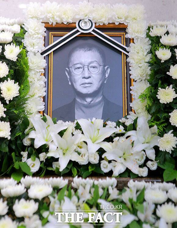 '개그계 대부'로 불린 개그맨 전유성이 25일 폐기흉 악화로 별세했다. /사진공동취재단