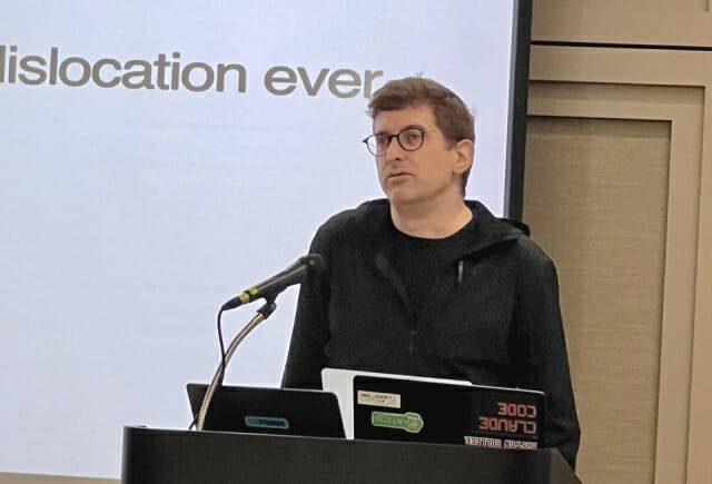 얀 리프하르트 오픈마인드 창립자 겸 CEO가 26일 오픈 로보틱스 AI 포럼에서 발표하고 있다. (사진=지디넷코리아 신영빈 기자)