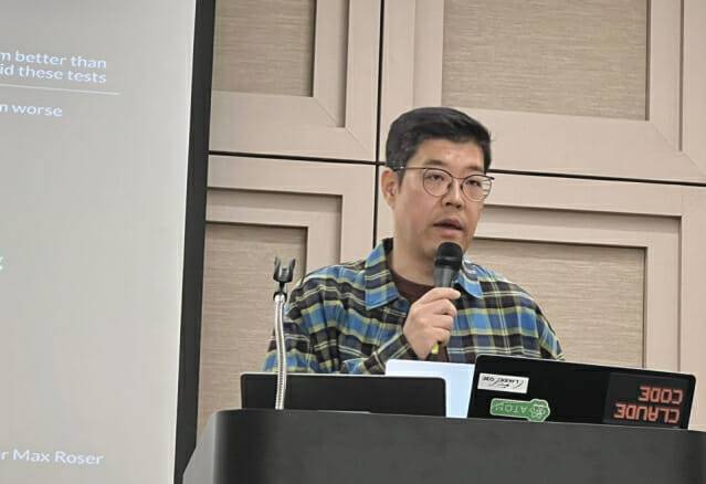 류중희 리얼월드 대표가 26일 오픈 로보틱스 AI 포럼에서 발표하고 있다. (사진=지디넷코리아 신영빈 기자)