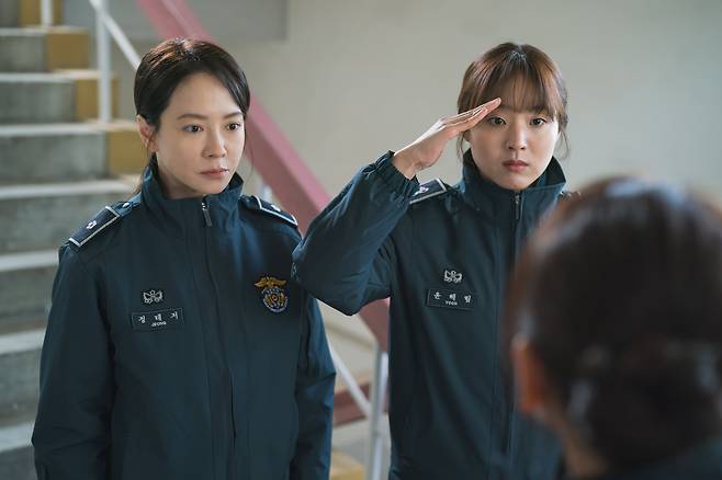 영화 '만남의 집'에서 베테랑 교도관 역할을 맡은 배우 송지효. /마노엔터테인먼트