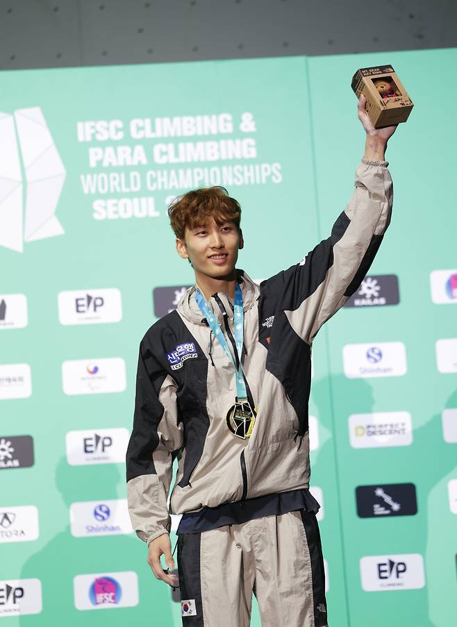 26일 서울 송파구 KSPO돔에서 열린 IFSC 스포츠클라이밍 세계선수권 리드 남자부에서 한국 남자부 선수 최초로 세계선수권 금메달을 획득한 이도현./대한산악연맹 제공