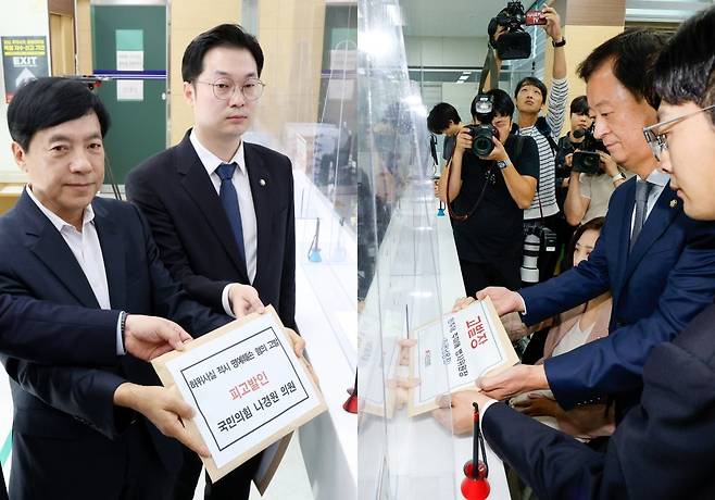 (왼쪽)나경원 국민의힘 의원에 대한 허위 사실 적시 명예훼손 혐의 고발장을 민원실 더불어민주당 의원들 (오른쪽) 더불어민주당 소속 추미애 국회 법제사법위원회 위원장에 대한 직권남용죄 고발장을 제출하고 있는 국민의힘 의원들. 뉴스1, 뉴시스.