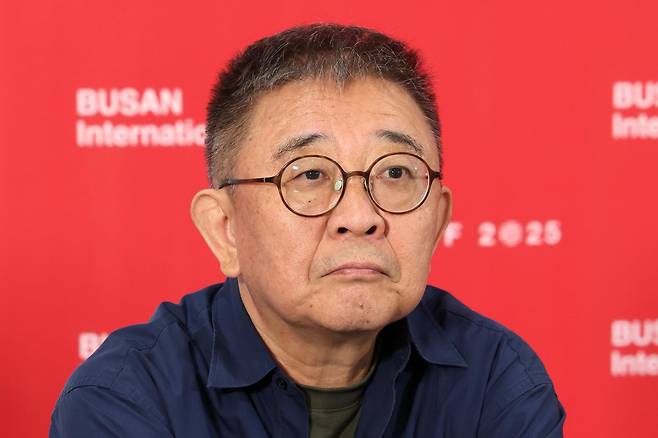 중국 장률 감독이 22일 부산 해운대구 영화의전당 비프힐에서 제30회 부산국제영화제 경쟁부문 작품 ‘루오무의 황혼’ 기자회견을 하고 있다. 2025.09.22. [부산=뉴시스]