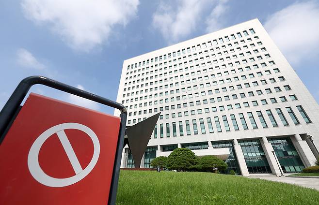 국회는 26일 본회의에서 검찰청 폐지, 중대범죄수사청(중수청)과 공소청 신설 등의 내용을 담은 정부조직법 개정안을 표결할 예정이다.      사진은 이날 서울 서초구 대검찰청의 모습. 연합뉴스