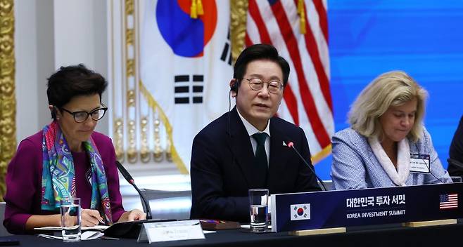 이재명 대통령이 25일(현지 시간) 미국 뉴욕 증권거래소에서 열린 대한민국 투자 써밋에서 발언하고 있다. 뉴시스