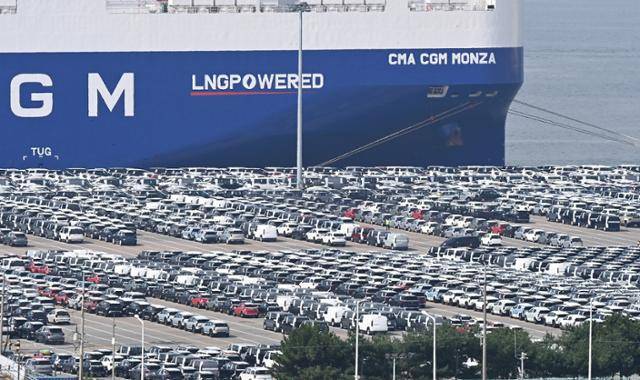 16일 경기 평택시 포승읍 평택항 자동차 전용부두에 수출용 차량이 세워져 있다. 평택=뉴시스