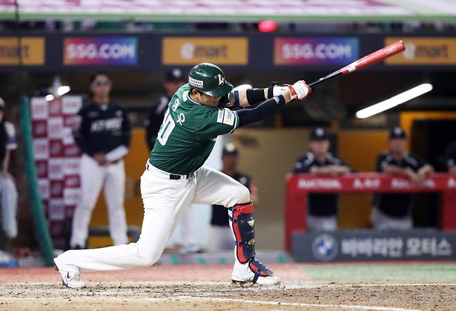 26일 인천 KT전에서 2타점 적시타를 때려낸 조형우. SSG 제공