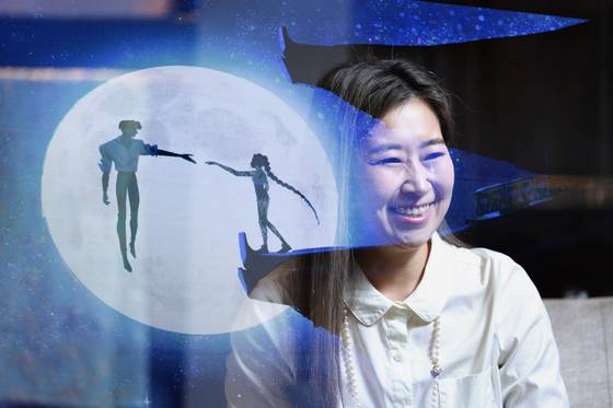 지난 18일 서울 소공동 롯데호텔에서 인터뷰에 응한 넷플릭스 애니메이션 ‘케이팝 데몬 헌터스’(‘케데헌’)의 매기 강 감독. 부모와 함께 캐나다로 이주한 그는 한국을 자주 오가며 정체성을 지켜왔다. 권혁재 사진전문기자