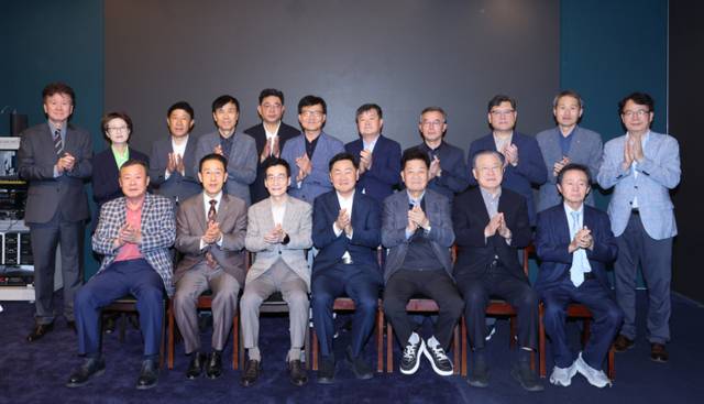 ▲ 대신협은 25일 4차 사장단 정기회의에 이어, 26일 김관영 전북특별자치도지사를 초청해 조찬간담회를 갖고 2036년 하계올림픽의 전주 유치 상황 등을 공유하고 적극적 협조를 약속했다.&nbsp;대신협 공동취재단