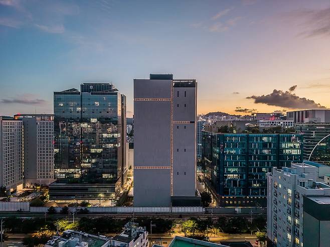 서울 금천구 가산동에 있는 케이스퀘어데이터센터 가산 전경. 코람코 제공
