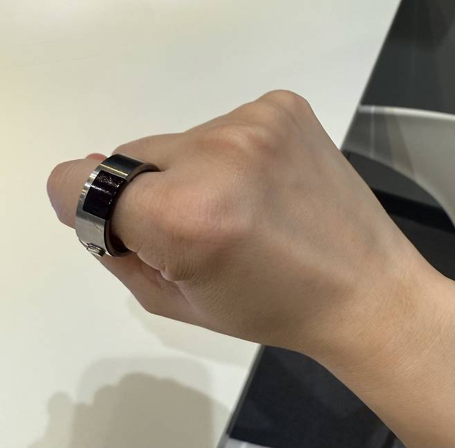 The Wizpr Ring, developed by AI startup Vtouch, is a voice-input smart ring that allows users to interact with AI by speaking close to it. [HONG SANG-JI]