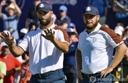 2023년 라이더컵 때 한 조로 출전한 욘 람과 티럴 해턴. 사진[EPA=연합뉴스]