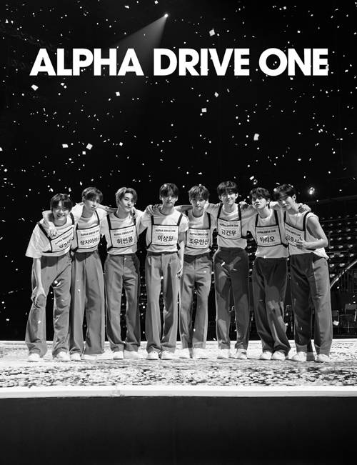 웨이크원이 Mnet 보이즈 2 플래닛(BOYS II PLANET)을 통해 탄생한 신인 보이그룹의 공식 팀명을 ALPHA DRIVE ONE(알파드라이브원, ALD1)으로 공식 발표했다.