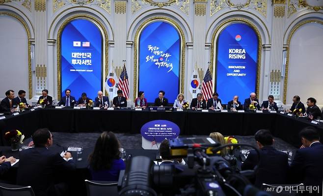 [뉴욕=뉴시스] 최동준 기자 = 이재명 대통령이 25일(현지 시간) 미국 뉴욕 증권거래소에서 열린 대한민국 투자 써밋에서 발언하고 있다. 2025.09.25. photocdj@newsis.com /사진=