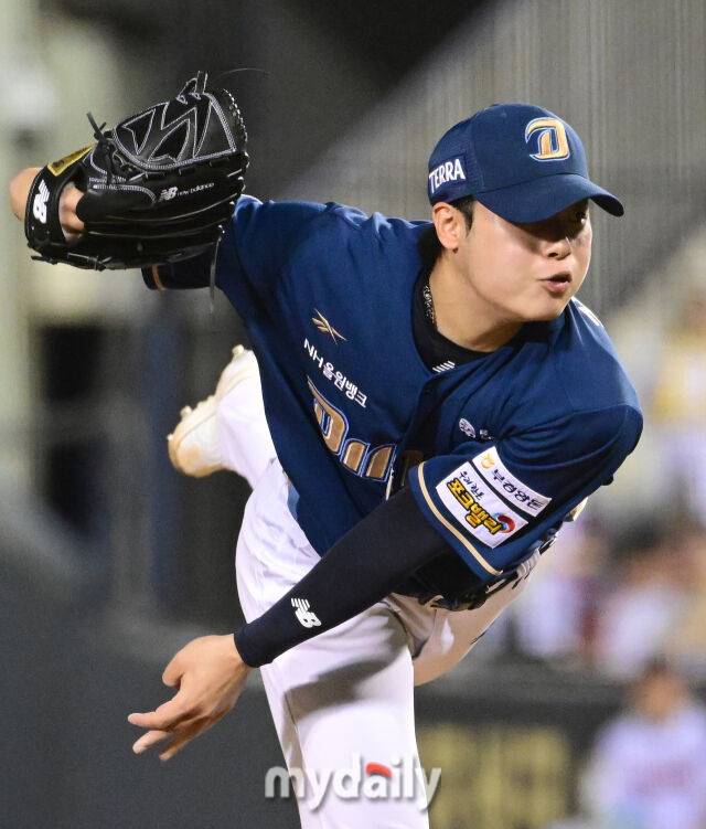 2025년 6월 19일 오후 서울 잠실구장에서 '2025 신한 SOL뱅크 KBO 리그' NC 다이노스와 LG 트윈스의 경기.NC 김영규가 8회말 구원등판해 역투하고 있다./마이데일리