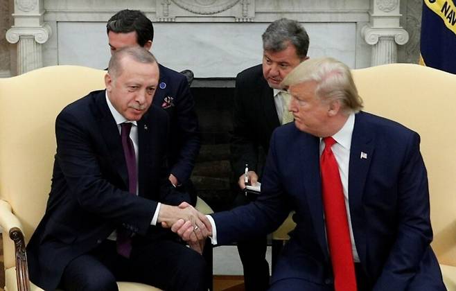 지난 2019년 백악관에서 정상회담을 하고 있는 트럼프 미국 대통령과 에르도안 튀르키예 대통령.트럼프 대통령은 지난 23일(현지시간) 제80차 유엔총회에서 튀르키예 등 중동, 이슬람 주요국들과 회담을 갖고, 중동 평화 계획안에 설명했다.[로이터]