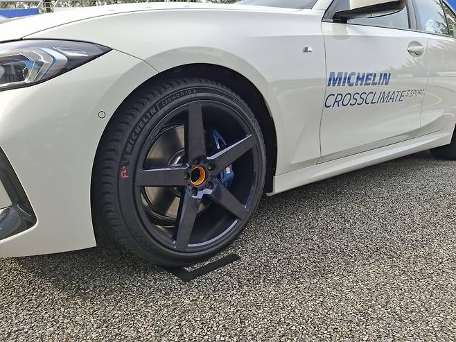 미쉐린 크로스클라이밋 3가 장착된 BMW 520i [용인=김성우 기자]