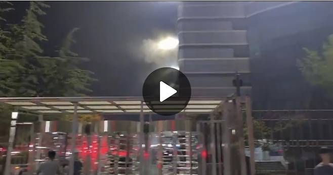 26일 오후 8시 30분께 행정안전부 국가정보자원관리원에서 화재가 발생해 진화중이다.  이번 화재로 전산실 전원이 다운되면서 온나라, 정부 24, 인터넷우체국 등의 서비스가 일부 중단됐다. [헤럴드경제DB]