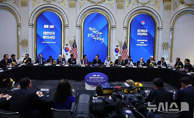 [뉴욕=뉴시스] 최동준 기자 = 이재명 대통령이 25일(현지 시간) 미국 뉴욕 증권거래소에서 열린 대한민국 투자 써밋에서 발언하고 있다. 2025.09.25. photocdj@newsis.com