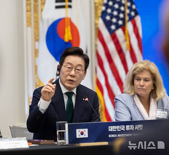 [뉴욕=뉴시스] 최동준 기자 = 이재명 대통령이 25일(현지 시간) 미국 뉴욕 증권거래소에서 열린 대한민국 투자 써밋에서 발언하고 있다. (공동취재) 2025.09.27. photocdj@newsis.com