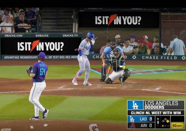 8회 LA 다저스 김혜성 타석 초구 존을 벗어난 높은 공이 스트라이크 판정을 받았다. /MLBTV 중계화면 캡처