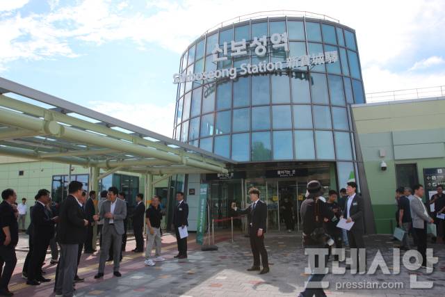 ▲26일 목포보성선 개통식이 열린 신보성역 앞.2025.09.26ⓒ프레시안(박아론)