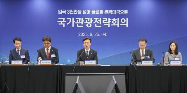 김민석 국무총리가 25일 서울 중구 한국관광공사 서울센터에서 열린 제10차 국가관광전략회의에서 발언하고 있다. 연합뉴스