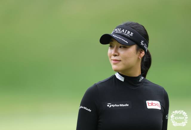 2라운드에서 3언더파 69타를 친 윤이나. 사진 제공=KLPGA