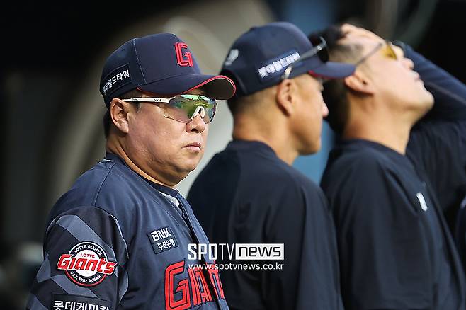 ▲ 김태형 감독은 마무리캠프에서 강도 높은 훈련은 물론 선수들의 마음가짐 변화도 주문했다 ⓒ곽혜미 기자