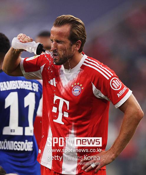 ▲ 독일 현지 분위기 역시 복귀설에 힘을 싣고 있다. 뮌헨 내부 사정에 밝은 '스포르트 빌트' 소속의 크리스티안 폴크 기자는 “2026년 이후 케인&nbsp;미래는 누구도 장담할 수 없다. 그러나 (올해) 뮌헨이 챔피언스리그 트로피를 들어 올린다면 충분한 만족감을 얻고 잉글랜드로 돌아갈 가능성이 있다”고 전망했다.