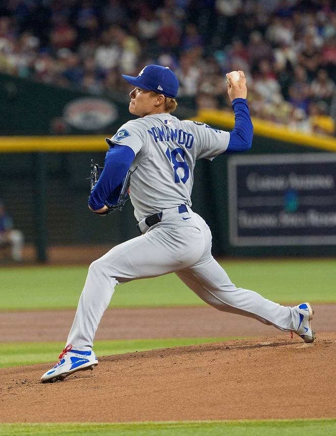 26일 미국 애리조나주 피닉스의 체이스필드에서 열린 2025 미국 메이저리그(MLB) LA 다저스와 애리조나 다이아몬드백스의 경기, 다저스가 8:0으로 승리하면서 내셔널리그 서부지구 우승을 확정했다. 야마모토 요시노부는 6이닝 무실점을 기록하면서 시즌 12승을 달성했다. Imagn Images 연합뉴스