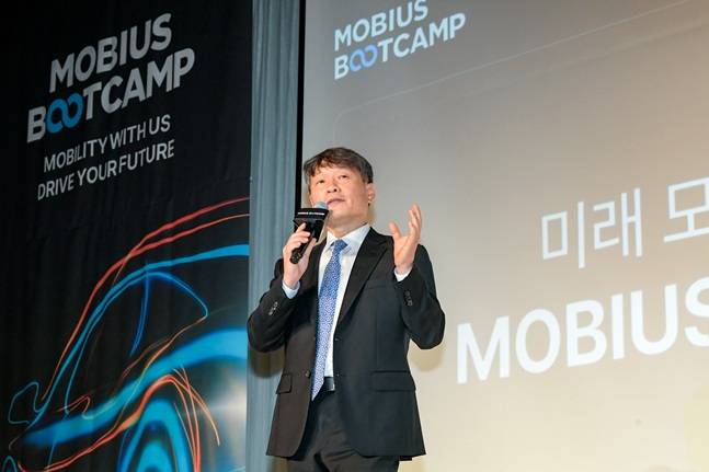 이규석 현대모비스 사장이 지난 22일 개최된 '모비우스 부트캠프 1기' 발대식에서&nbsp;인사말을 하고 있다./사진=현대모비스