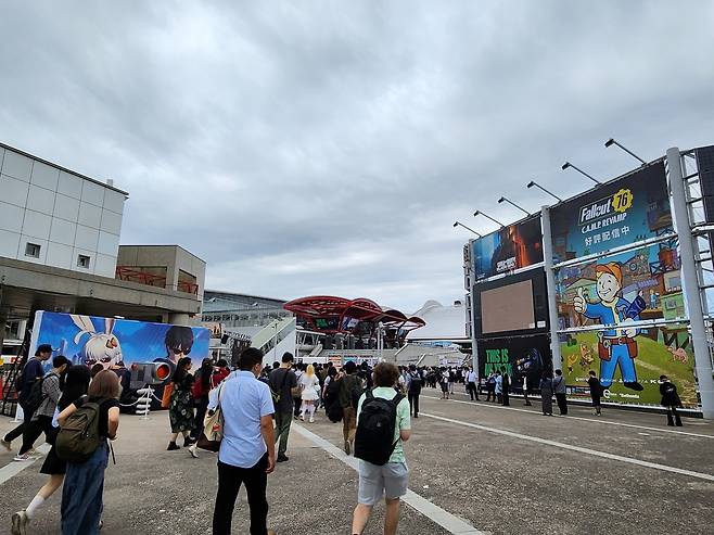 - 마쿠하리 멧세 도착