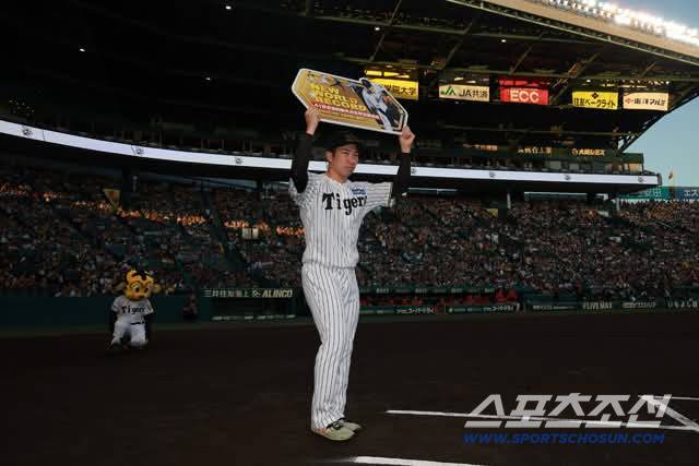 이시이는 독립리그에서 3년을 뛰고 프로선수 꿈을 이뤘다. 사진캡처=한신 타이거즈 SNS